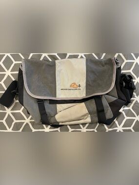 Timbuk2 Custom Men's Gray and Cream Messenger Bag with insulated cooler pouch.